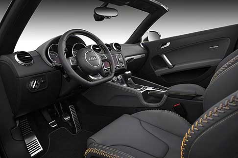 Audi - Audi TTS Roadster competition interni vettura