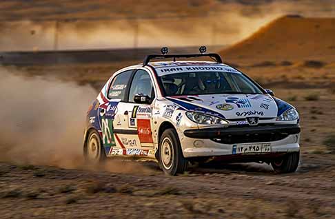 Automotoretr� - AutoMotoRetr� presso Fiere di Parma, punto di riferimento per il motorismo d�epoca. Racing cars Peugeot. Non perdere le Foto!