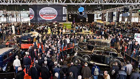Auto storiche - Bremen Classic Motorshow old cars tra i veicoli inclusi Bugatti Type 57 Cabriolet from 1937 or a Maybach DS 7 Limousine from 1927
