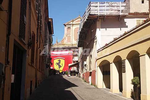 Trofeo Lorenzo Bandini 2017 - Brisighella enorme stemma rosso Ferrari