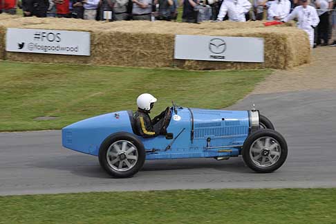 Cronoscalata di auto storiche - Bugatti Type 39 35B a Goodwood Festival of Speed 2015