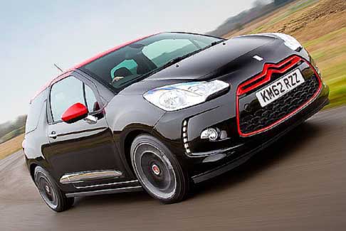 Citroen - Citroen DS3 DSport Red Special Edition diponibile con motore a benzina da 120 CV e il diesel da 90 CV per le DS3 DStyle, e il motore a benzina da 155 CV in alternativa al diesel da 115 CV per la DS3 DSport