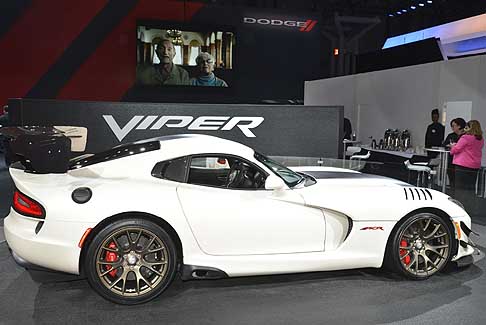 Purosangue a Confronto - Dodge Viper ACR dove ACR  lacronimo di American Club Racer