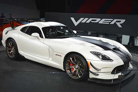 Purosangue a Confronto - Dodge Viper ACR supercar che utilizza sospensioni Bilstein