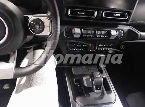 EMC Auto - Nuovo EMC Auto 212  un fuoristrada 4x4 pensato per affrontare ogni tipo di terreno, dalle strade sterrate alle salite pi impegnative. Scopri gli interni del Fuoristrada EMC Auto 212. Guarda Le Foto!
