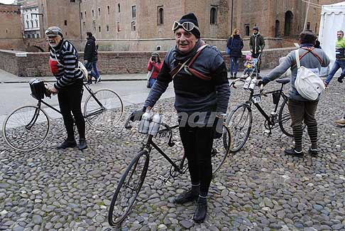 La Furiosa - Equipaggi a fine gara stemati, gara ciclistica storica La Furiosa 2017 a Ferrara