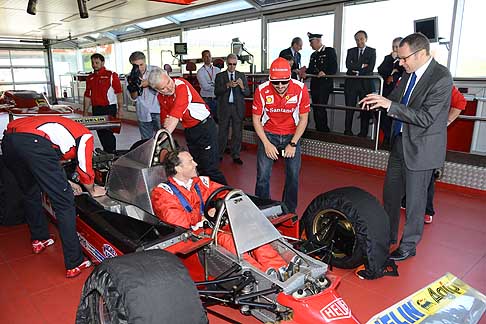 Ferrari - Ferrari 312 T4 anniversario dei 30 anni della scomparsa di Gilles Villeneve. Nella monoposto il figlio Jacques che parla con Fernando Alonso