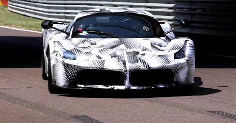 Ferrari - Ferrari LaFerrari in pista sul Circuito di Fiorano