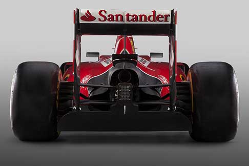 F1 Monoposto Ferrari - Ferrari SF15-T la zona posteriore rivela subito un retrotreno molto pi compatto