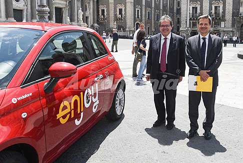 Enjoy - Fiat 500 Enjoy con il sindaco di Catania Enzo Bianco e responsabile Eni Salvatore Sardo