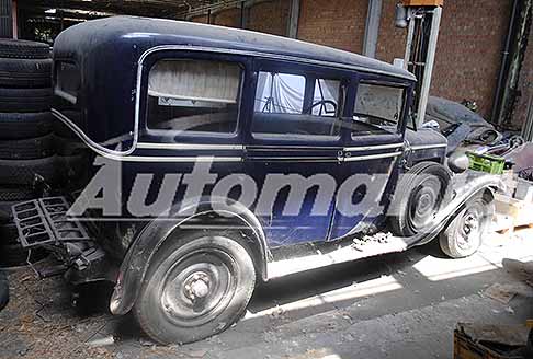 Scoperte Auto da sogno - Fiat 514 L berlina quattro porte anno 1930 vista laterale auto depoca trovata in un capannone by Automania.it
