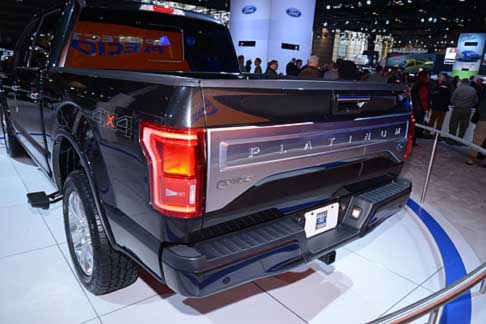 Ford - Ford F 150 retrotreno pick-up al Salone di Chicago 2014