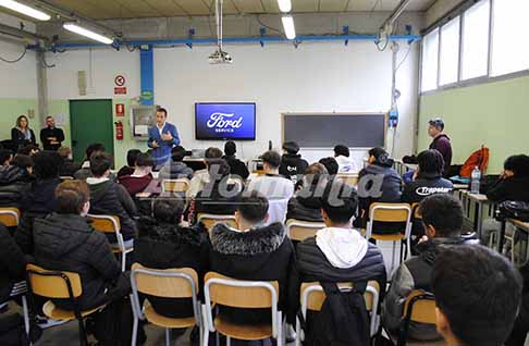 Ford Academy  - Ford Youth Academy formazione 2025/26 si tratta di un progetto di formazione specializzata promosso da Ford Italia in collaborazione con specifici istituti professionali locali, come lIIS Nobili. Fabrizio Aronica presenta Ford Academy a Reggio Emilia