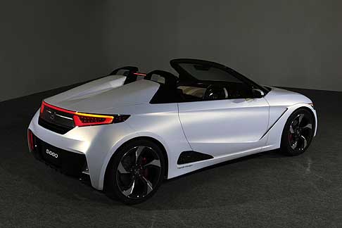 Honda - Honda S660 Concept retrotreno. Con motore da 660 centimetri cubi