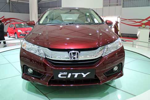 Honda - Honda city canandra anteriore al Salone di New Delhi in India