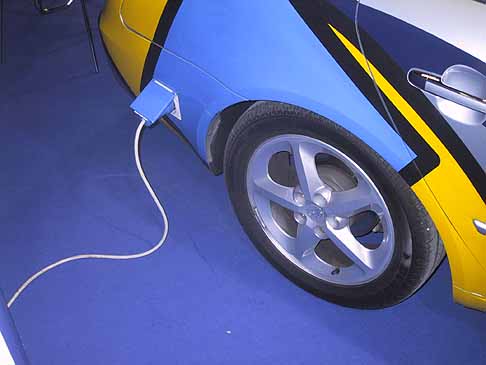 Vislab - Attacco per la ricarica elettrica delle batterie di un veicolo senza pilota
