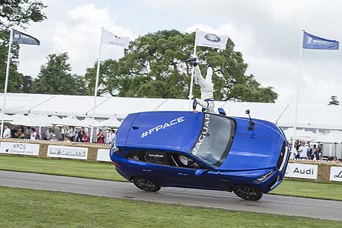 Goodwood Festival of Speed - Jaguar F-PACE a Goodwood, stunt driver Terry Grant