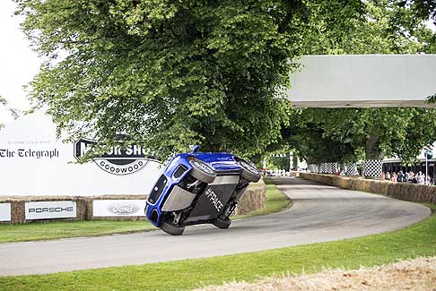 Goodwood Festival of Speed - Jaguar F-Pace stuntman a Goodwood Festival of Speed 2016