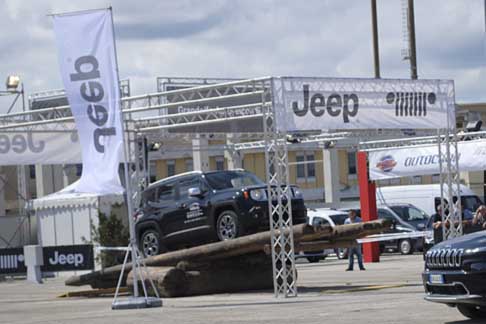 Jeep - Lo sguardo si  fermato soprattutto sul nuovo smart Suv Jeep Renegade 1.4 MultiAir Limited alla 78^ Fiera del Levante