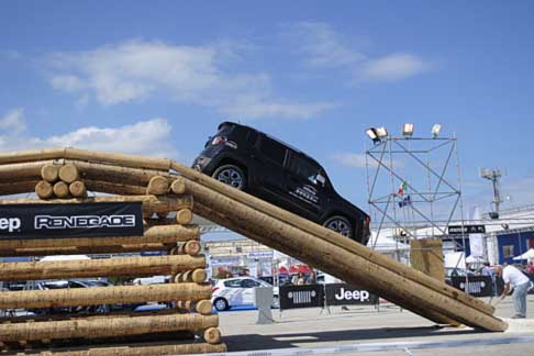 Jeep - Jeep Renegade alla Fiera del Levante, percorso ad ostacoli per il baby suv Jeep made in Melfi