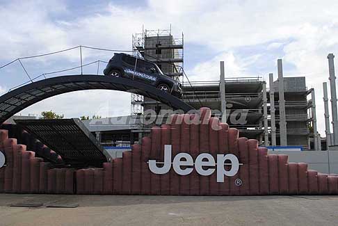 Jeep - Jeep Wrangler Rubicon sul ponte alto 6 metri alla Fiera del Levante 2018