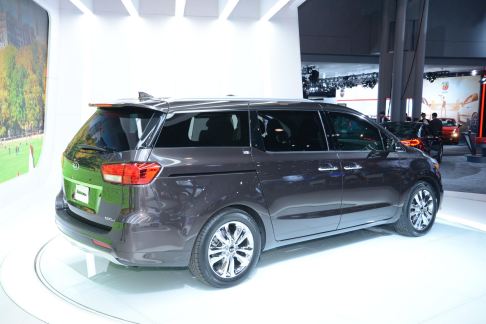 Kia Motors - Kia Sedona 5XL retrotreno al New York International Auto Show 2014