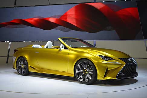 Lexus - Lexus LF-C2 Concept ai lati del frontale ci sono prese daria per i freni che hanno anche la funzione di stabilizzare la vettura alle alte velocit