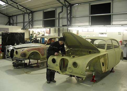 Ian Callum - Mark 2 by n.2 CMC Replica della Jaguar MKII