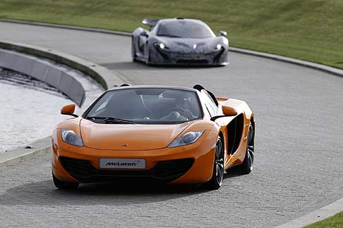 McLaren - McLaren 12C Spider Orange del driver di F1 Sergio Perez e la McLaren P1