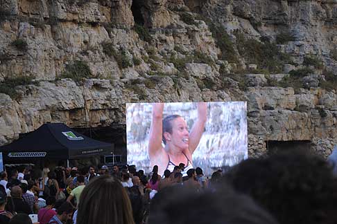 Cliff Diving a Polignano - La Mecca europea del cliff diving segna la conclusione della World Series in rosa davanti a 55 mila spettatori