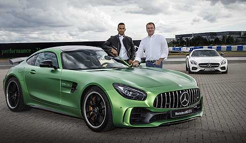 Mercedes-Benz - Mercedes AMG GT R con Lewis Hamilton e Tobias Moers