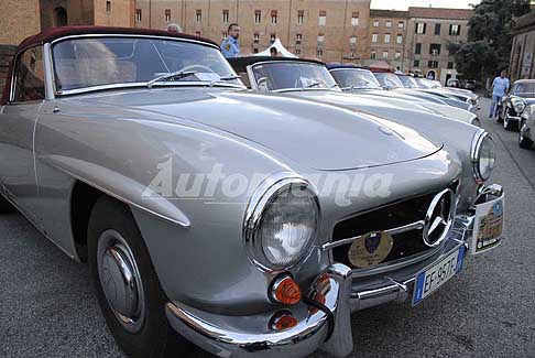 La Ferrara degli Etensi - Mercedes-Benz 190 SL auto storiche iscritte Aci al 30° Raduno Nazionale Mercedes a Ferrara