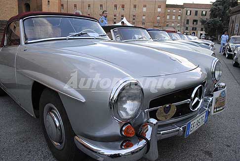 La Ferrara degli Etensi - Mercedes-Benz 190 SL auto storiche iscritte Aci al 30 Raduno Nazionale Mercedes a Ferrara