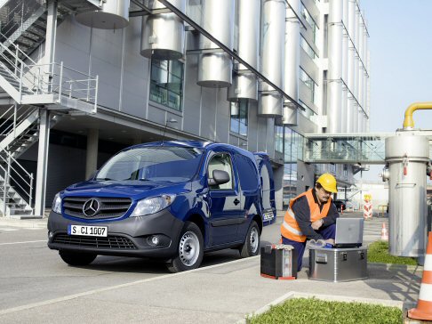 Mercedes - La gamma delle unit si affida a tre potenti turbodiesel ad iniezione diretta da 55 kW (75 CV) a 81 kW (110 CV) di potenza e un brillante motore a benzina sovralimentato da 84 kW (114 CV).