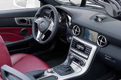 Mercedes-Benz - Interni raffinati della nuova Mercedes SLK 250 CDI