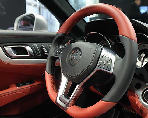 Mercedes - Mercedes-Benz SL volante al Milano Moda Donna 2012