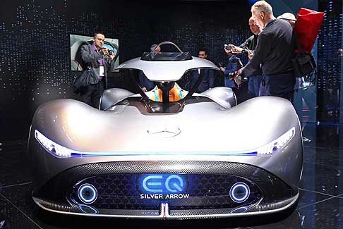 Mercedes-Benz - Mercedes EQ Silver Arrow calandra al Parigi Motor Show 2018