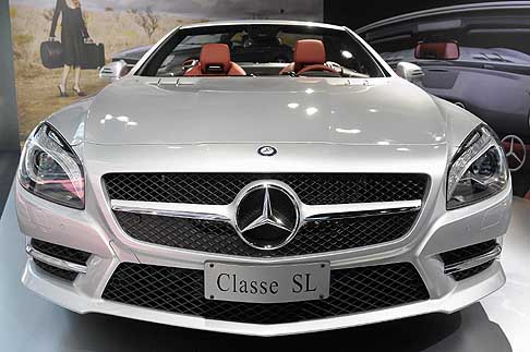 Mercedes - Anteriore della Mercedes SL al Milano Moda Donna