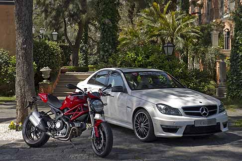 Mercedes-Benz - Partnership tra Mercedes AMG e Ducati con la Mercedes Classe C 63 AMG e Ducati Monster 1100 EVO