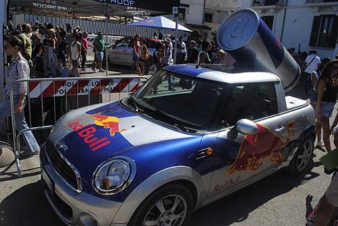 Red Bull - Mini Cooper con lattina Red Bull a Polignano a Mare edizione 2015