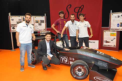 Supercar apre i batenti - Monoposto Universita di Roma con Giancarlo Fisichella e gli studenti della Sapienza di Roma a Supercar.jpg