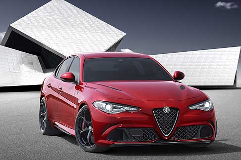 Alfa Romeo - Nuova Alfa Romeo Giulia appartiene alla versione top di gamma del leggendario Quadrifoglio Verde