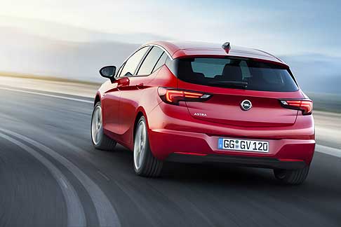 Opel - New Opel Astra MY 2016 posteriore vettura