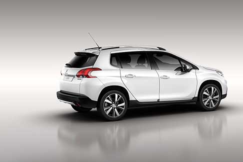 Peugeot - Peugeot 2008 suv compatto prime immagini fiancata laterale