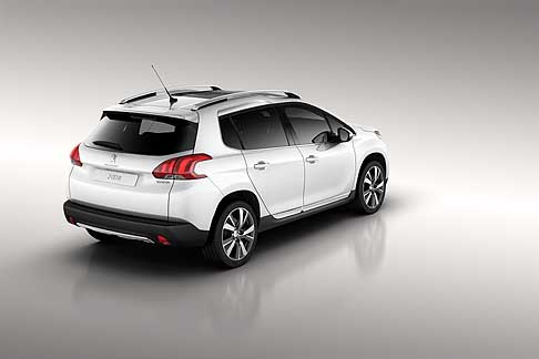 Peugeot - Peugeot 2008 crossover prime immagini posteriore vettura