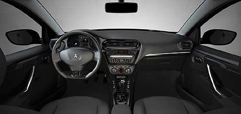 Peugeot - Peugeot 301 2013 dettaglio volante e cruscotto centrale