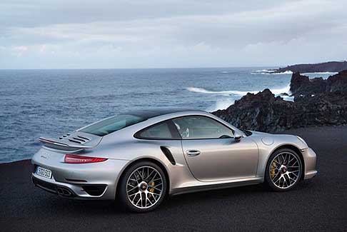 Porsche - Porsche 911 Turbo S fiancata laterale, motore  il tradizionale 6 cilindri Turbo