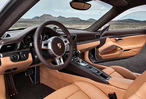 Porsche - Porsche 911 Turbo S interni lussuosi in pelle