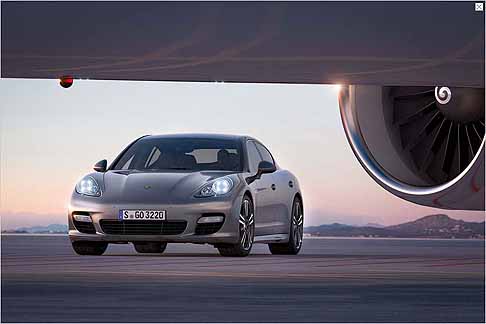 Porsche - New Porsche Panamera Turbo S anteriore vettura