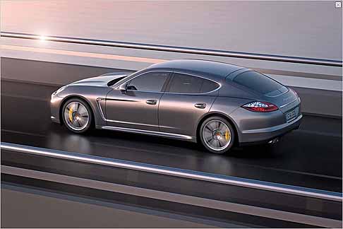 Porsche - Porsche Panamera Turbo S fiancata vettura